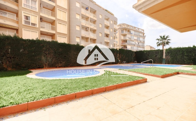 Resale - Apartment  - Torrevieja - Playa de los Locos
