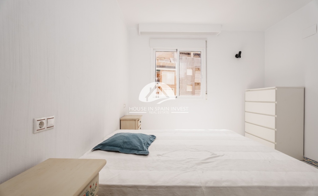 Resale - Apartment  - Torrevieja - Playa de los Locos