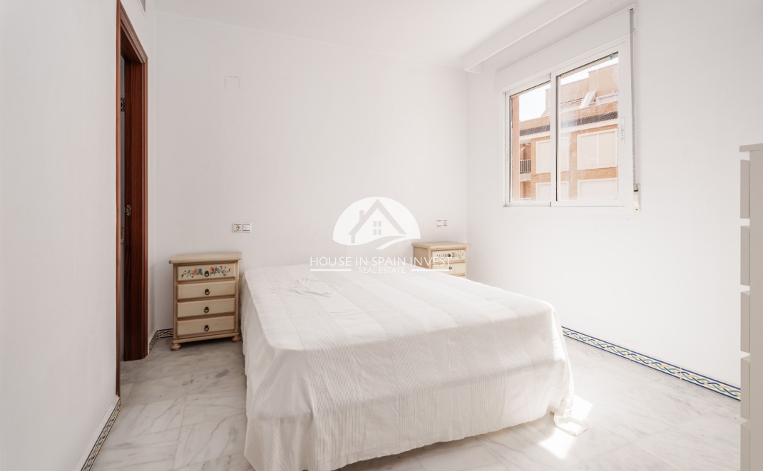 Resale - Apartment  - Torrevieja - Playa de los Locos