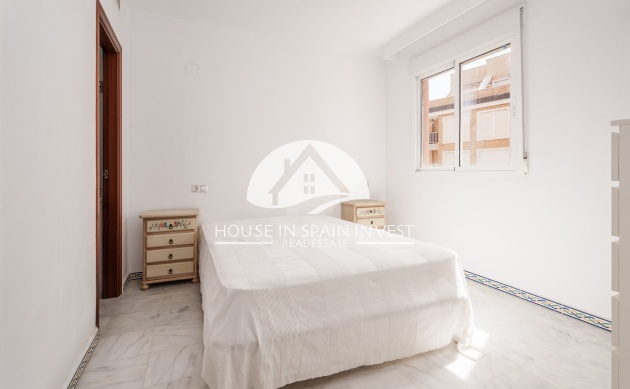 Resale - Apartment  - Torrevieja - Playa de los Locos