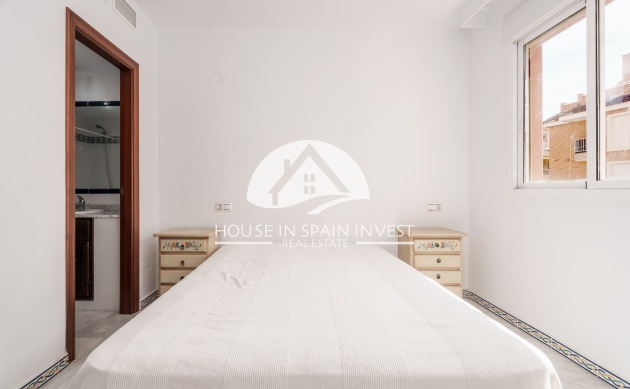 Resale - Apartment  - Torrevieja - Playa de los Locos