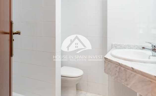 Resale - Apartment  - Torrevieja - Playa de los Locos