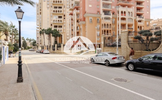 Resale - Apartment  - Torrevieja - Playa de los Locos