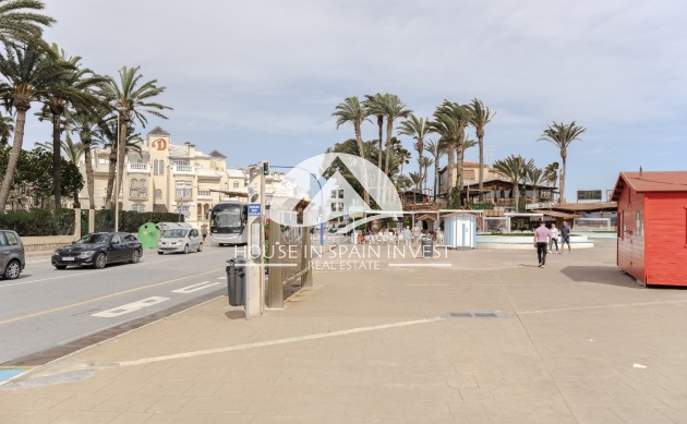 Resale - Apartment  - Torrevieja - Playa de los Locos