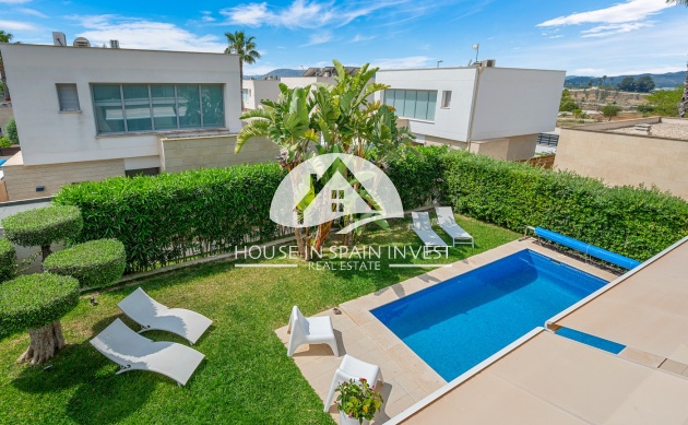 Resale - Villa - Orihuela Costa - Vistabella