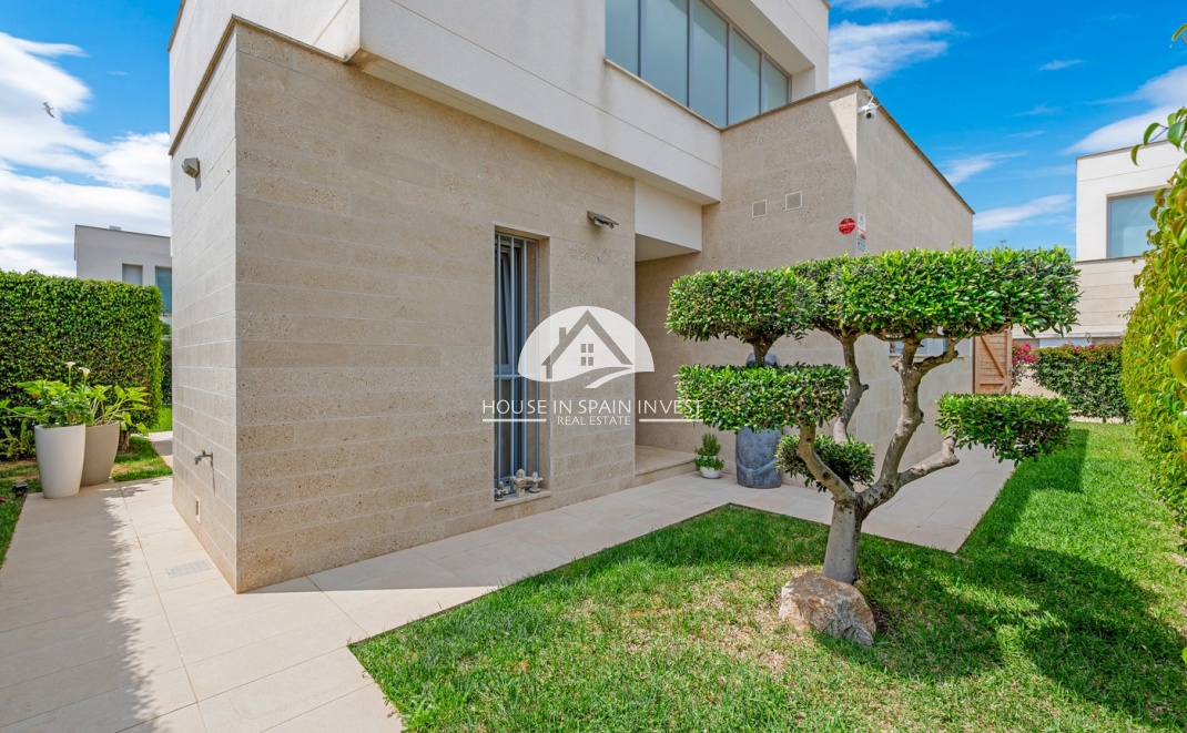 Resale - Villa - Orihuela Costa - Vistabella