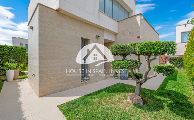 Resale - Villa - Orihuela Costa - Vistabella