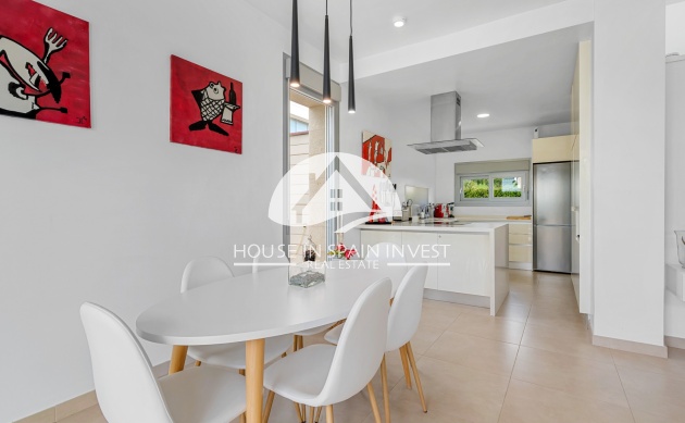 Resale - Villa - Orihuela Costa - Vistabella