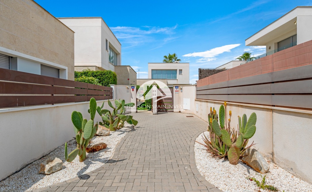 Resale - Villa - Orihuela Costa - Vistabella