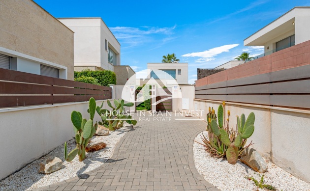 Resale - Villa - Orihuela Costa - Vistabella