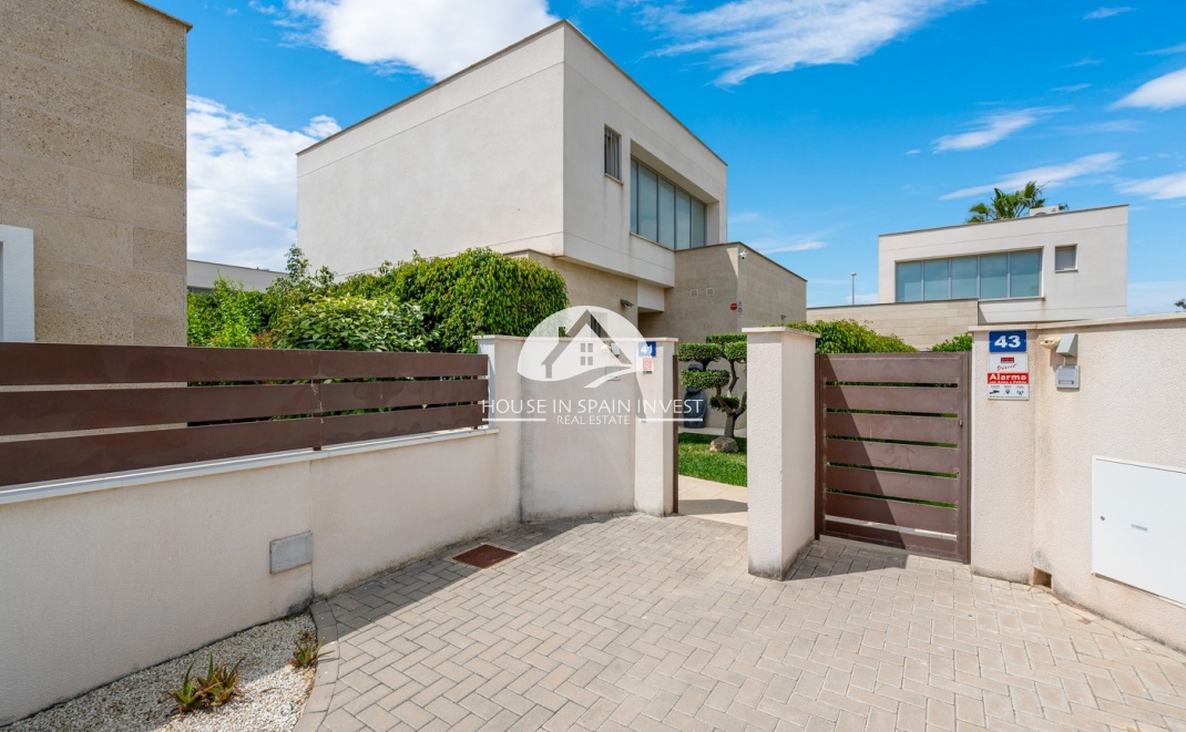 Resale - Villa - Orihuela Costa - Vistabella