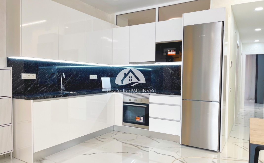 Resale - Apartment  - Torrevieja - Playa del Cura