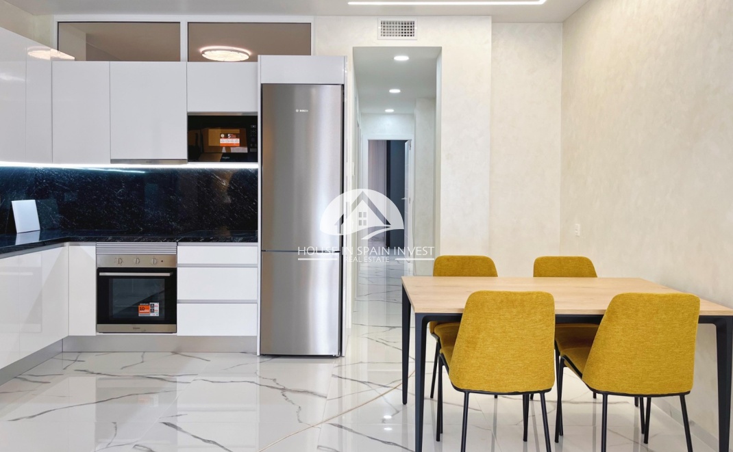 Resale - Apartment  - Torrevieja - Playa del Cura