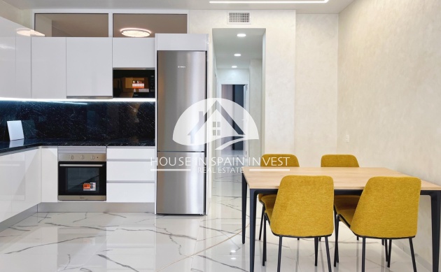 Resale - Apartment  - Torrevieja - Playa del Cura