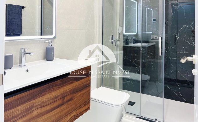 Resale - Apartment  - Torrevieja - Playa del Cura