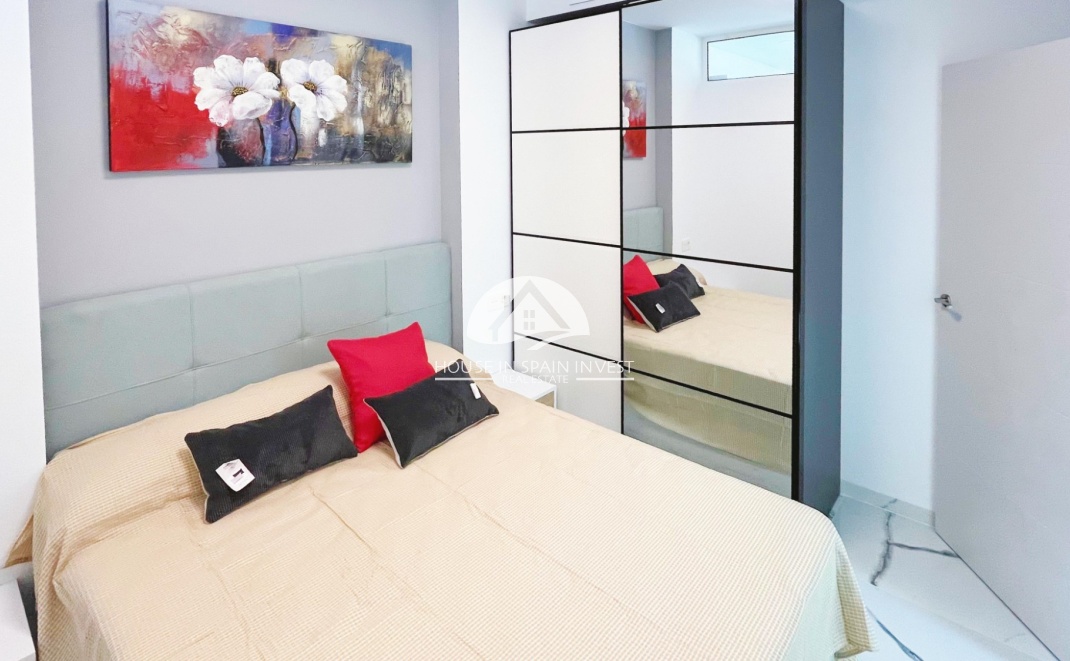 Resale - Apartment  - Torrevieja - Playa del Cura