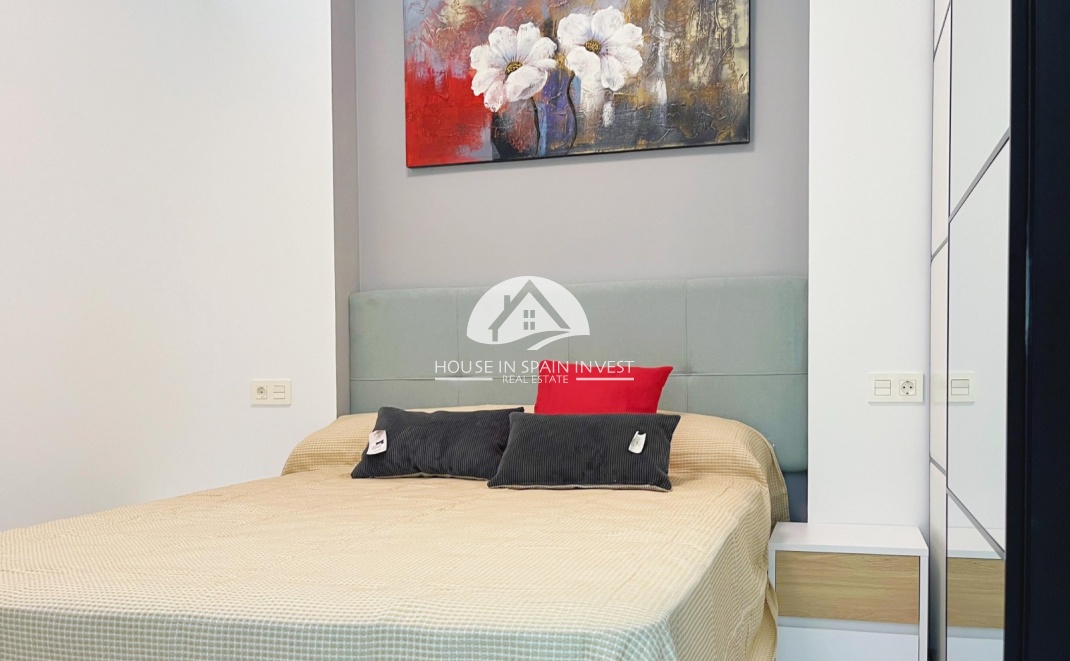 Resale - Apartment  - Torrevieja - Playa del Cura
