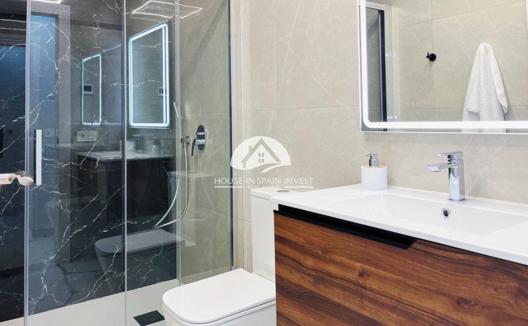 Resale - Apartment  - Torrevieja - Playa del Cura