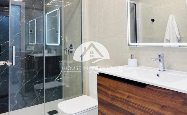 Resale - Apartment  - Torrevieja - Playa del Cura