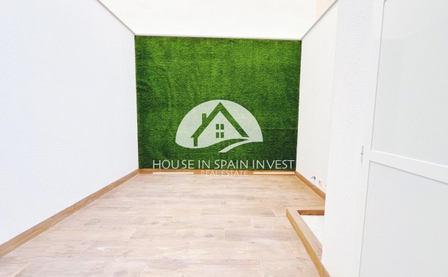 Resale - Apartment  - Torrevieja - Playa del Cura