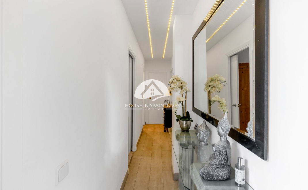 Resale - Apartment  - Torrevieja - Playa del Cura