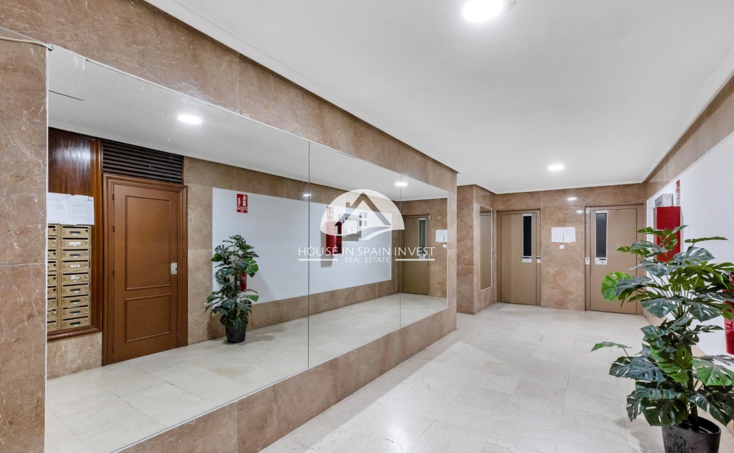 Resale - Apartment  - Torrevieja - Playa del Cura