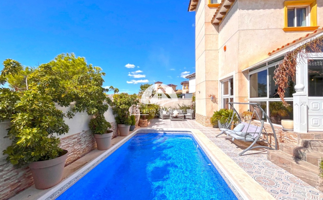 Resale - Villa - Orihuela Costa - La Zenia