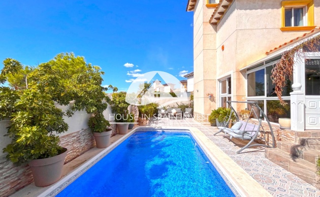 Resale - Villa - Orihuela Costa - La Zenia