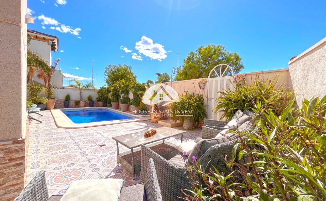 Resale - Villa - Orihuela Costa - La Zenia