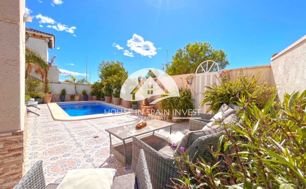 Resale - Villa - Orihuela Costa - La Zenia