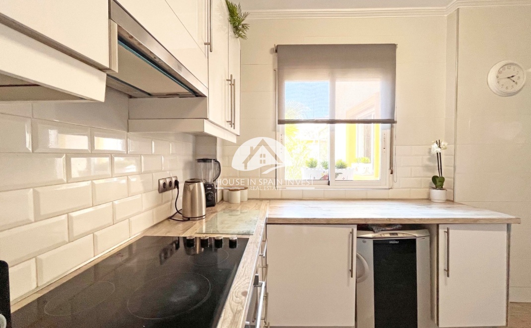 Resale - Villa - Orihuela Costa - La Zenia