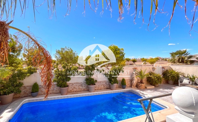 Resale - Villa - Orihuela Costa - La Zenia