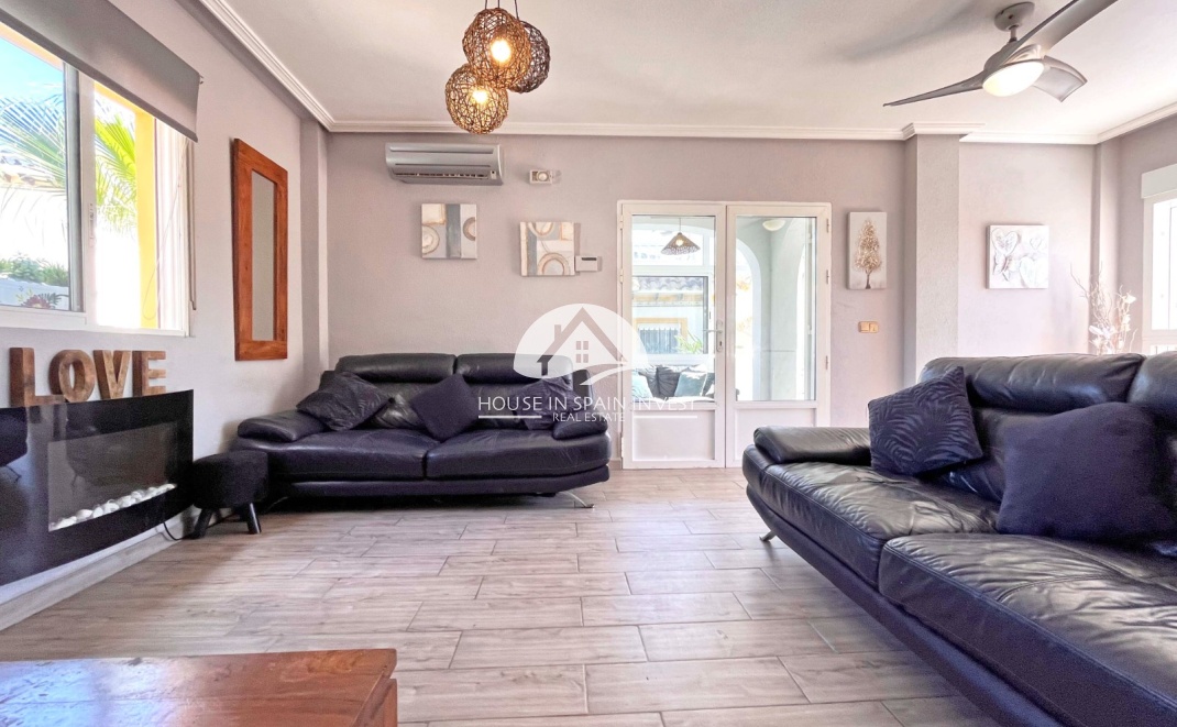 Resale - Villa - Orihuela Costa - La Zenia