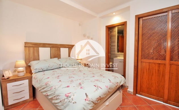 Resale - Apartment  - Torrevieja - Punta Prima  