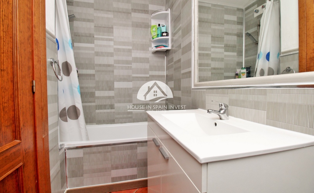 Resale - Apartment  - Torrevieja - Punta Prima  