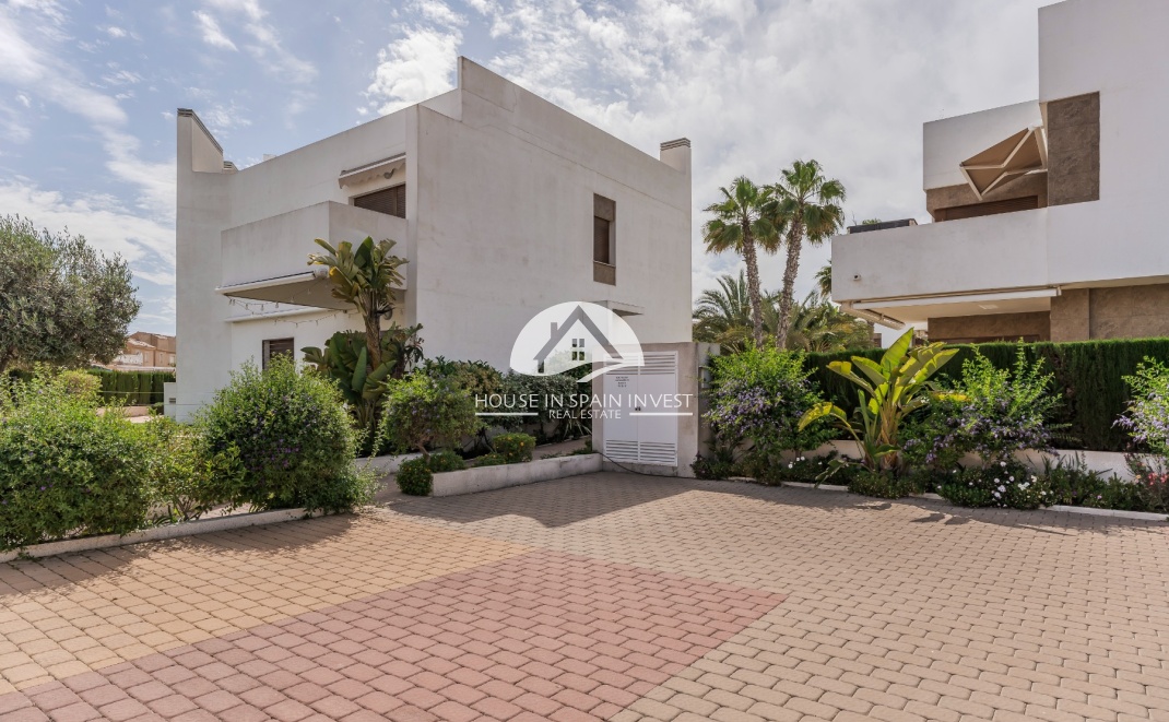 Resale - Apartment  - Orihuela Costa - La Zenia