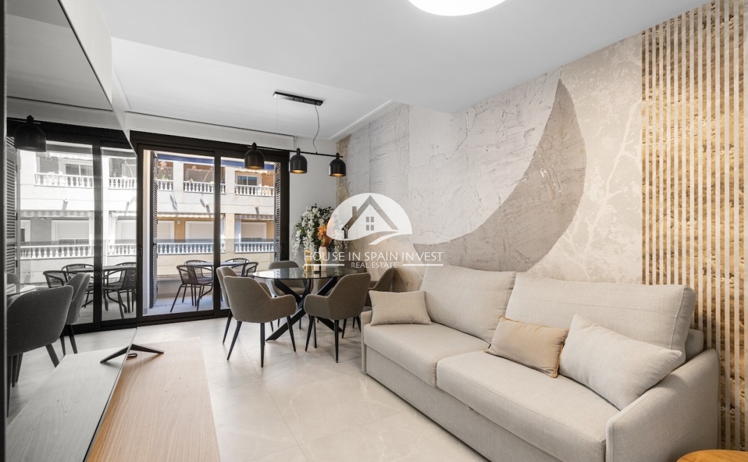 Resale - Apartment  - Torrevieja - Playa del Cura