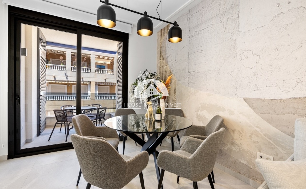 Resale - Apartment  - Torrevieja - Playa del Cura