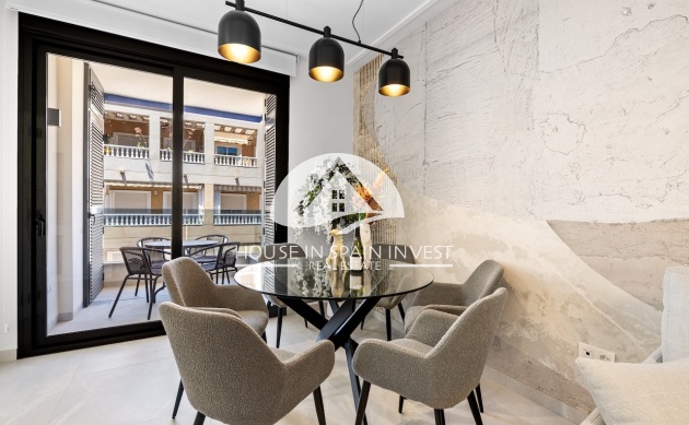 Resale - Apartment  - Torrevieja - Playa del Cura