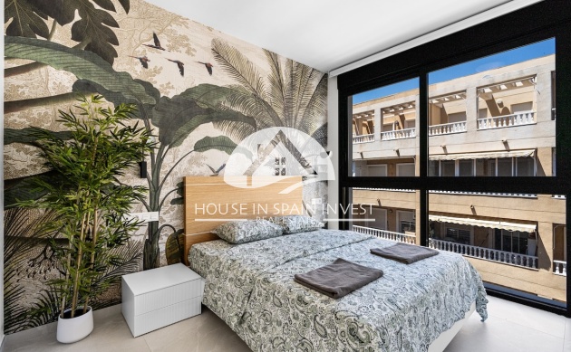 Resale - Apartment  - Torrevieja - Playa del Cura