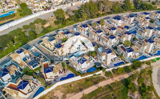 Resale - Villa - Orihuela Costa - Playa Flamenca