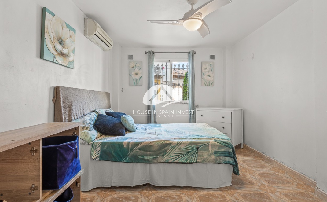 Resale - Villa - Orihuela Costa - Playa Flamenca