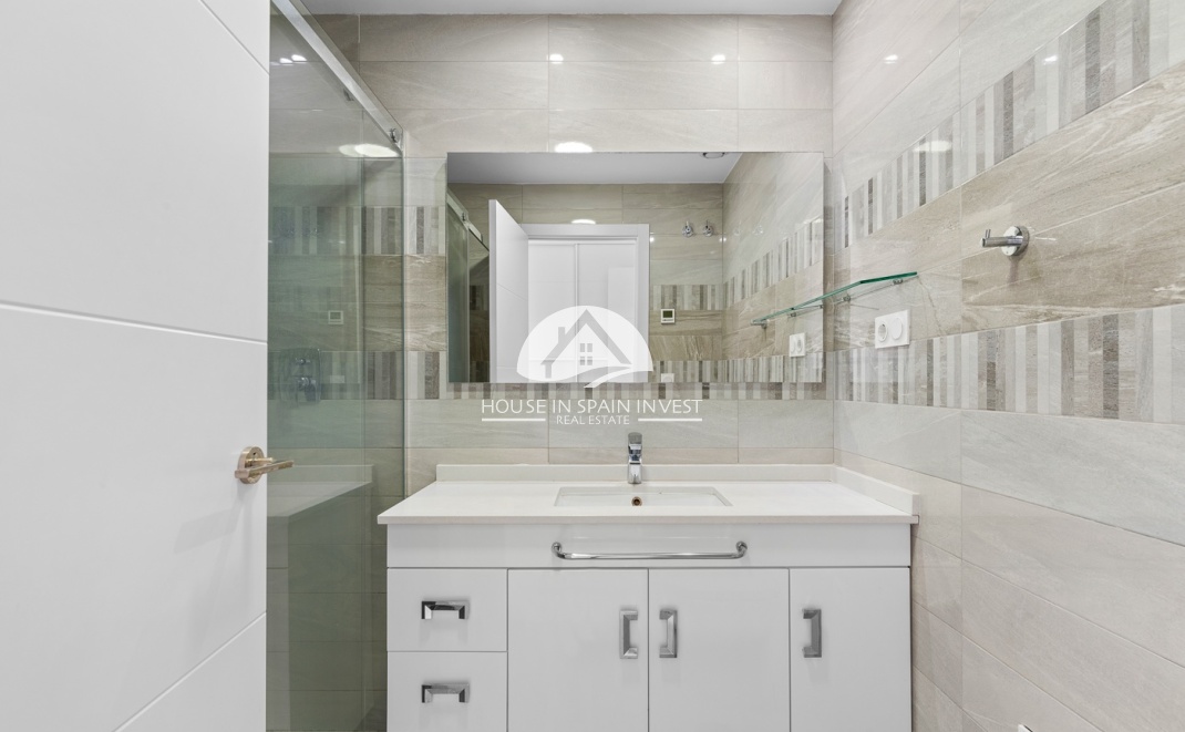 Resale - Apartment  - Orihuela Costa - Punta Prima  