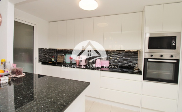 Resale - Apartment  - Orihuela Costa - Playa Flamenca