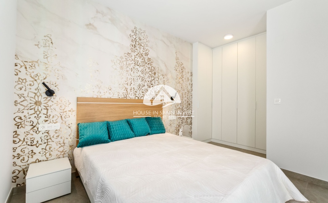 Resale - Apartment  - Torrevieja - Playa del Cura