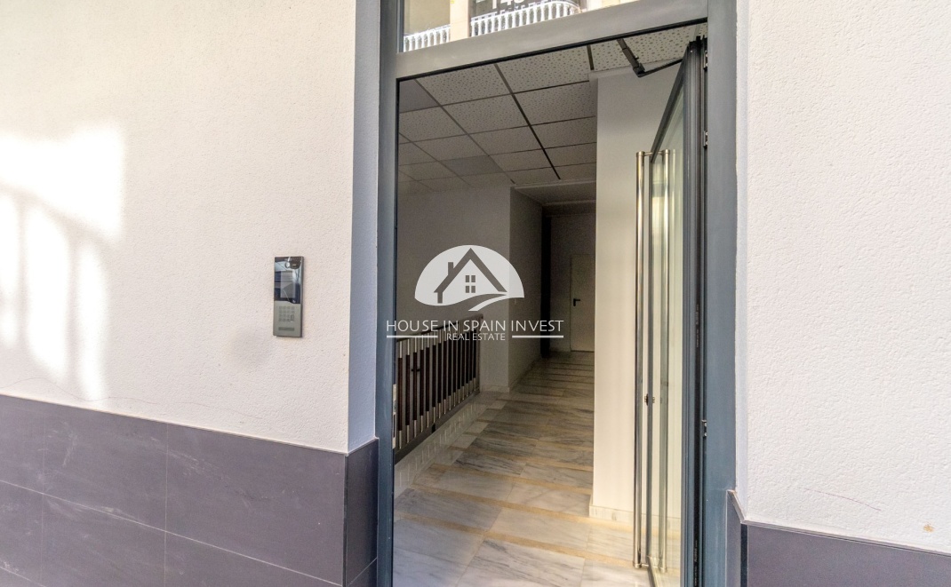 Resale - Apartment  - Torrevieja - Playa del Cura