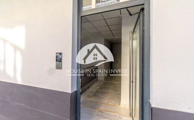 Resale - Apartment  - Torrevieja - Playa del Cura