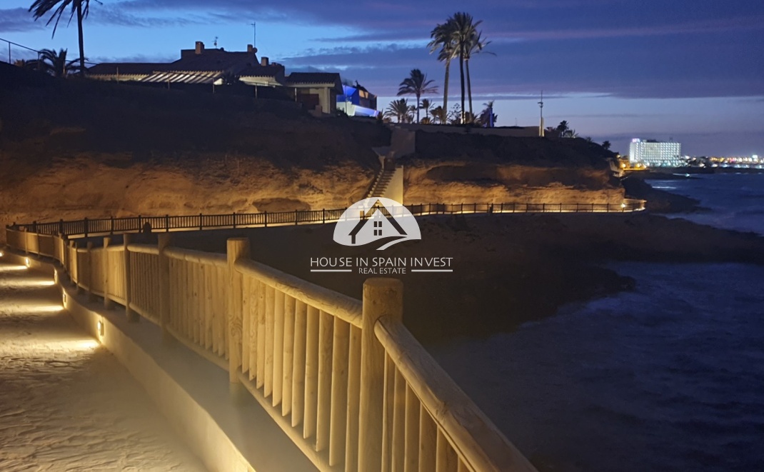 Resale - Apartment  - Orihuela Costa - Cabo roig  