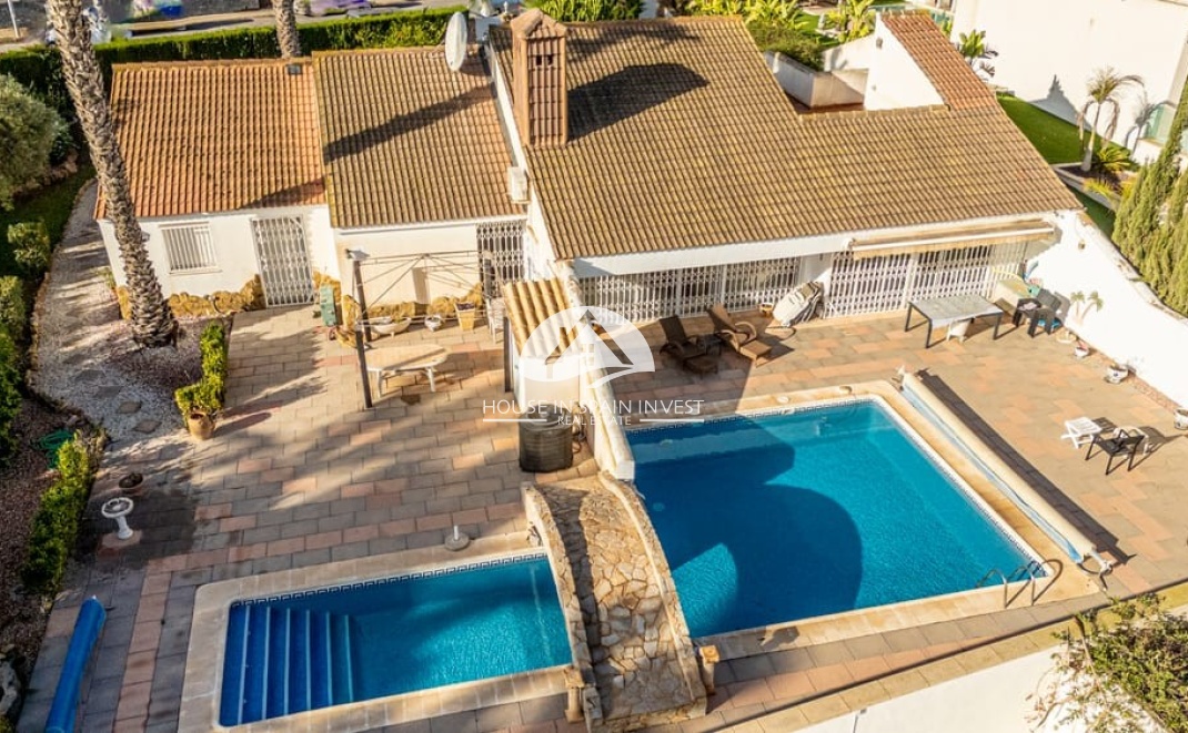 Resale - Villa - Orihuela Costa - Villamartín
