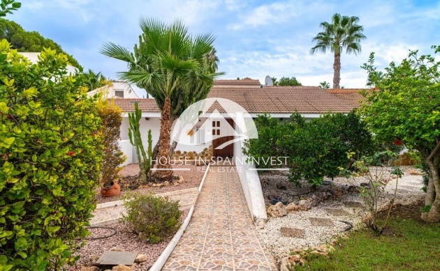 Resale - Villa - Orihuela Costa - Villamartín